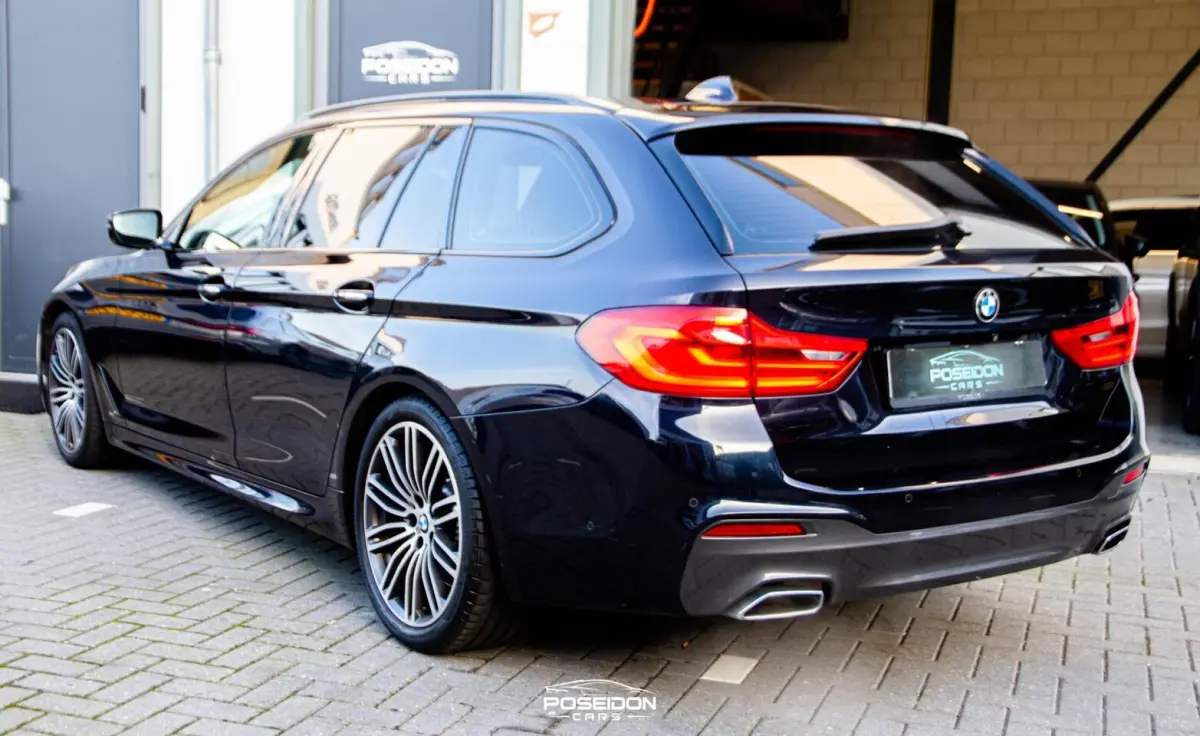 530i M-Pakket | Panoramadak | Memory | Head-Up | A.Camera | Sfeerverlichting | Adaptive LE
