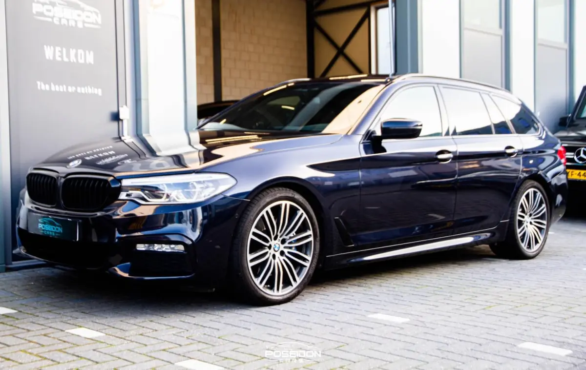 530i M-Pakket | Panoramadak | Memory | Head-Up | A.Camera | Sfeerverlichting | Adaptive LE