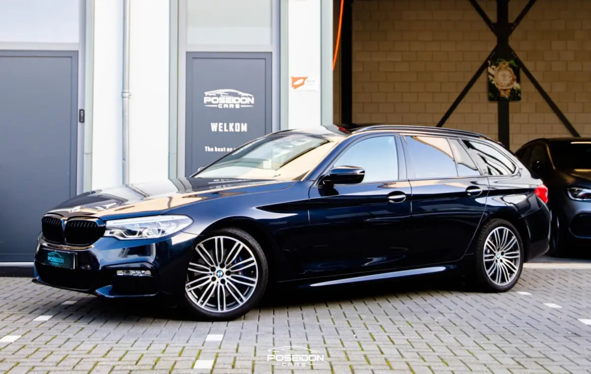 530i M-Pakket | Panoramadak | Memory | Head-Up | A.Camera | Sfeerverlichting | Adaptive LE