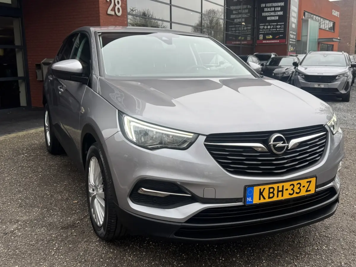 1.2 Turbo Innovation 130PK // LED // CAMERA // PDC V+A // CLIMA // NAVI + CARPLAY