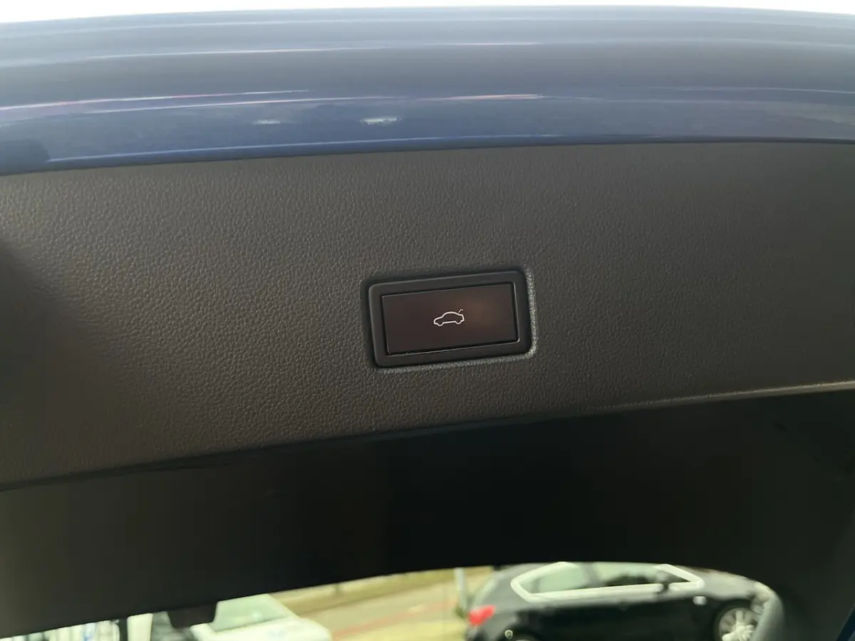 1.5 TSI Sport Business R-Line // NAVI // CAMERA // APPLE CARPLAY- ANDROID AUTO // ELEK. AC