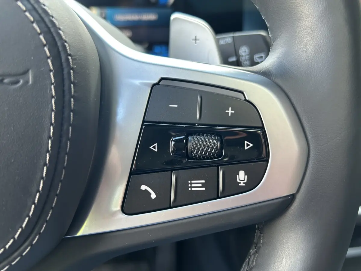 xDrive50e // M-PRO // MATRIX LED // HARMAN KARDON // MEMORY SEAT // PANO/SCHUIFKANTELDAK /