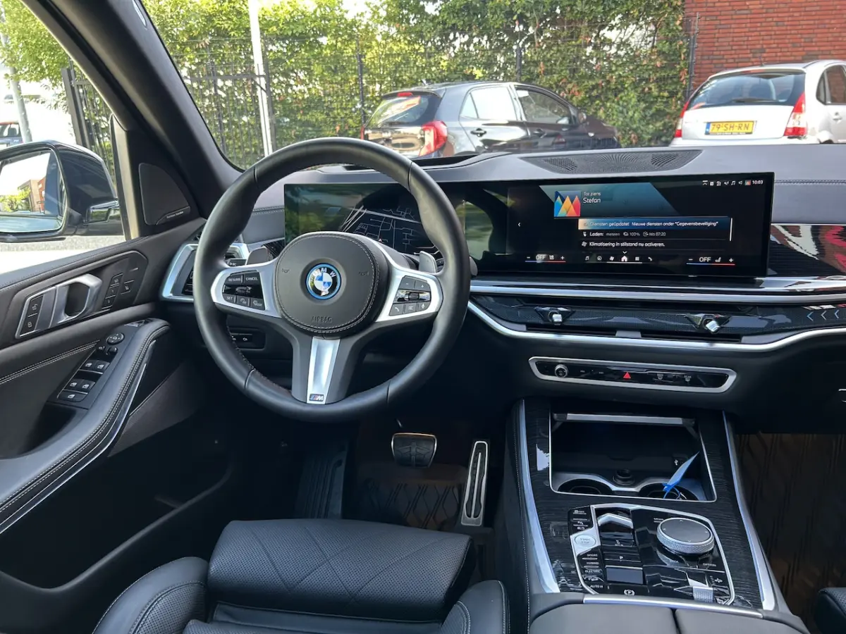 xDrive50e // M-PRO // MATRIX LED // HARMAN KARDON // MEMORY SEAT // PANO/SCHUIFKANTELDAK /