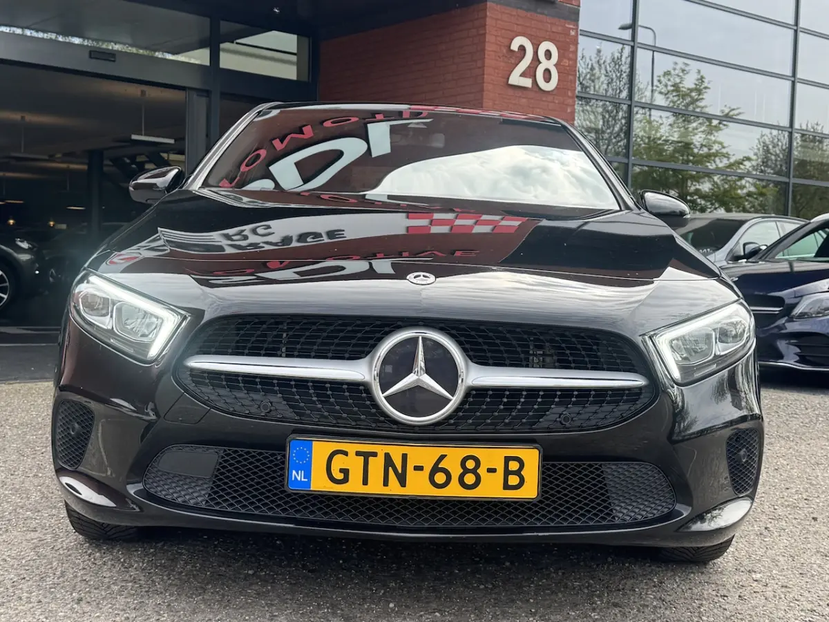 250 e Business Line // DEALER ONDERHOUDEN // WIDESCREEN NAVI // CAMERA // CLIMA // HALF-LE