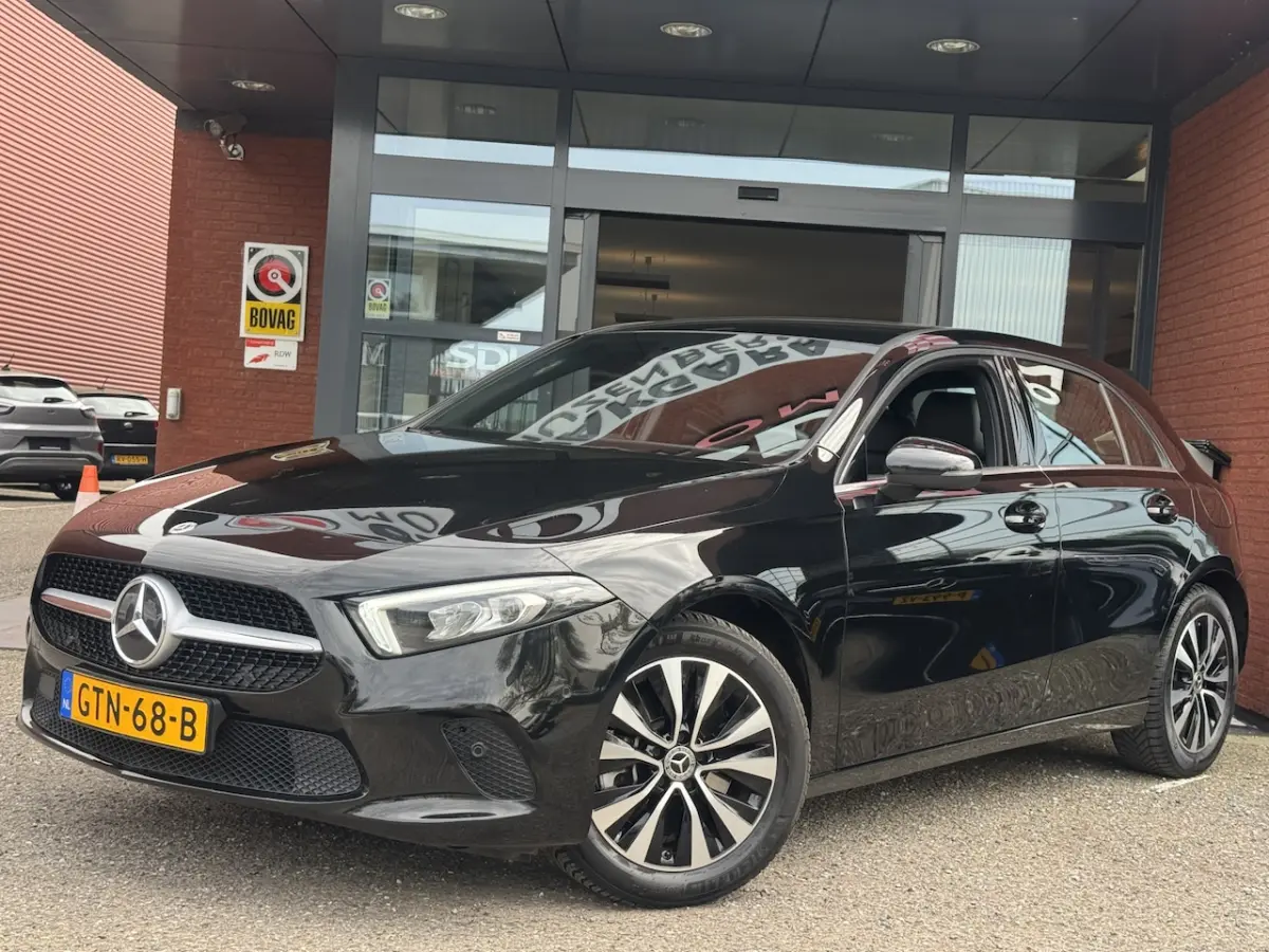 250 e Business Line // DEALER ONDERHOUDEN // WIDESCREEN NAVI // CAMERA // CLIMA // HALF-LE