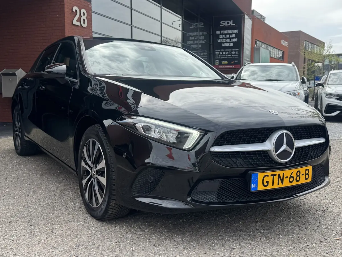 250 e Business Line // DEALER ONDERHOUDEN // WIDESCREEN NAVI // CAMERA // CLIMA // HALF-LE