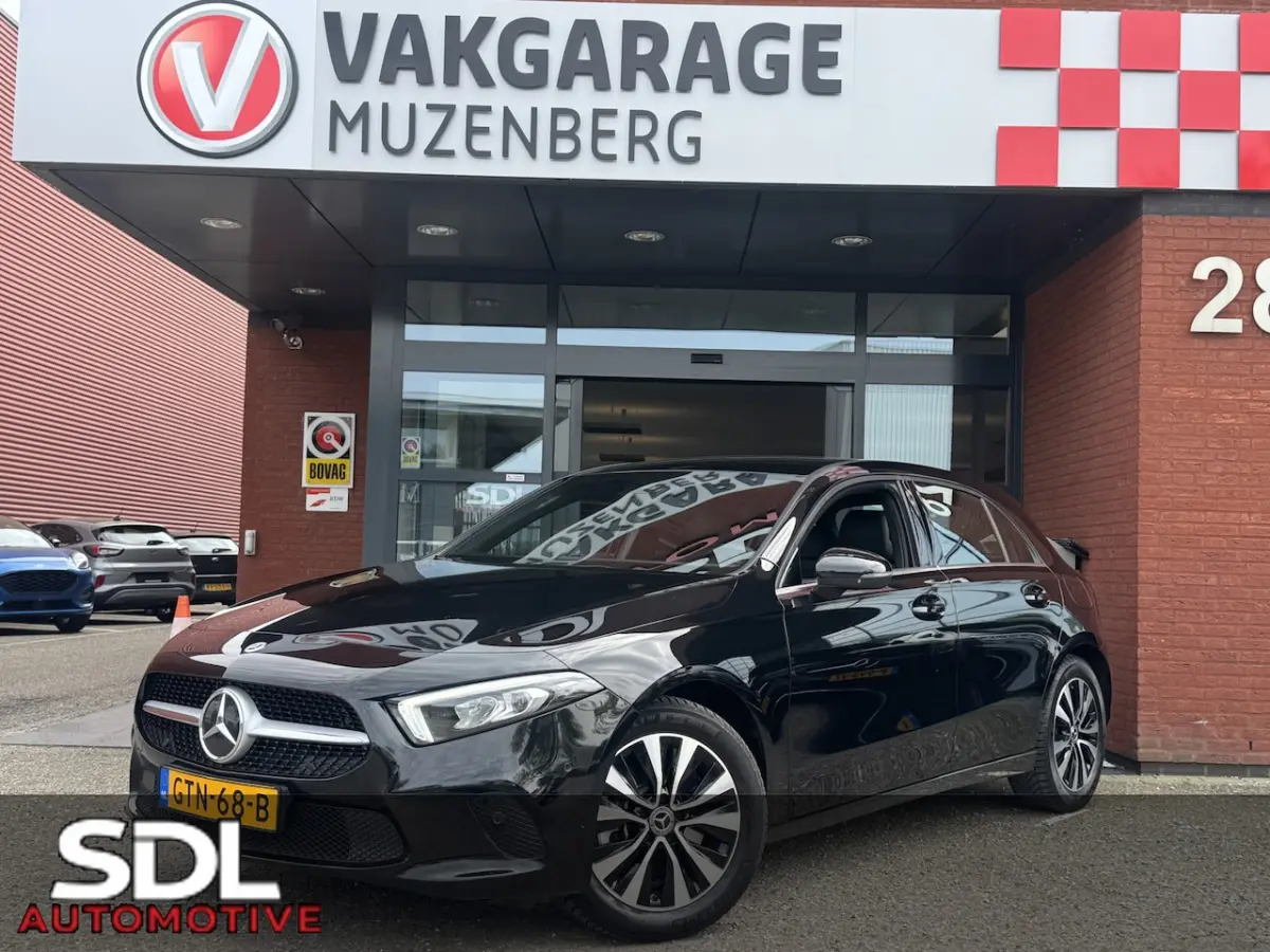 250 e Business Line // DEALER ONDERHOUDEN // WIDESCREEN NAVI // CAMERA // CLIMA // HALF-LE