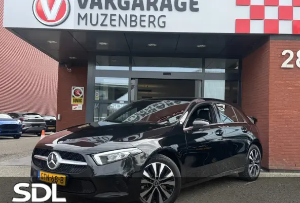250 e Business Line // DEALER ONDERHOUDEN // WIDESCREEN NAVI // CAMERA // CLIMA // HALF-LE