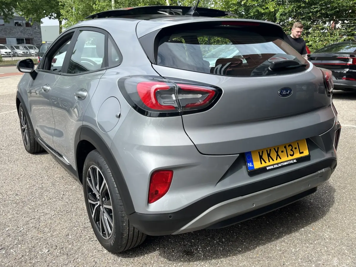 1.0 EcoBoost Hybrid Titanium X // PANO SCHUIF DAK // NAVI // PDC // STOEL + STUUR VERWARMI
