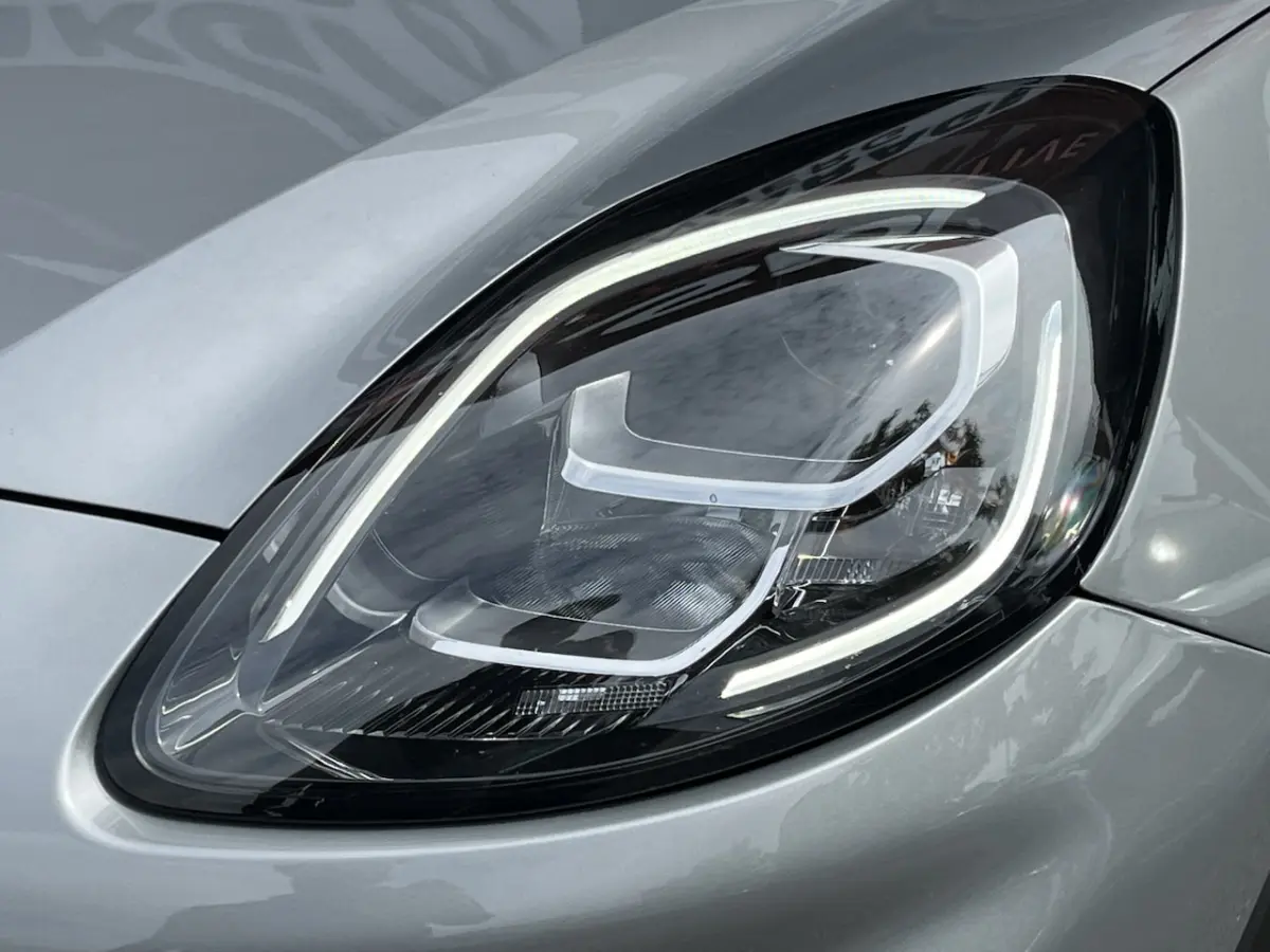 1.0 EcoBoost Hybrid Titanium X // PANO SCHUIF DAK // NAVI // PDC // STOEL + STUUR VERWARMI