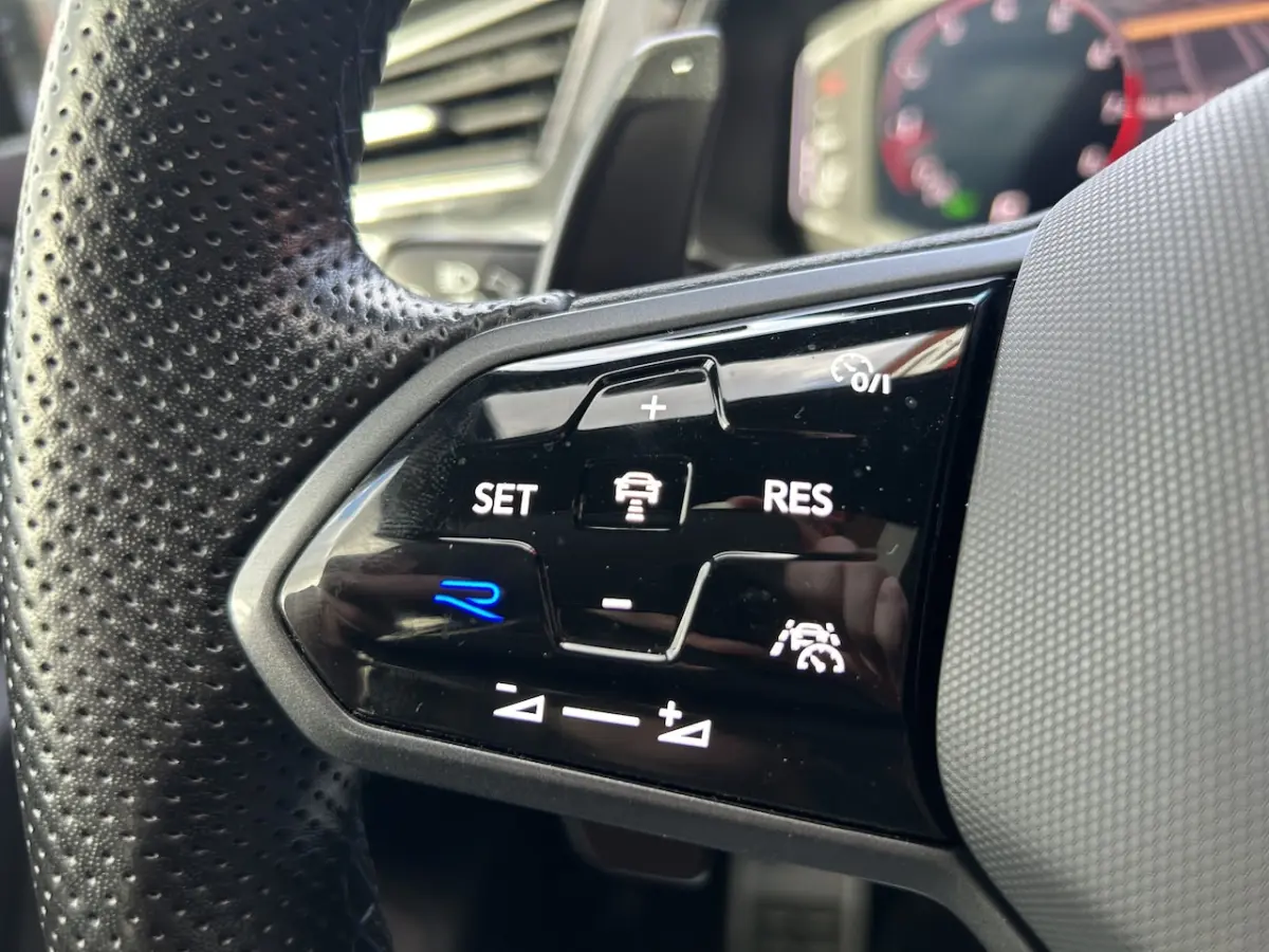 2.0 TSI R 75 Edition 4Motion // AKRA // IQ LIGHT // PANO/SCHUIFKANTELDAK // ADAPTIVE CRUIS
