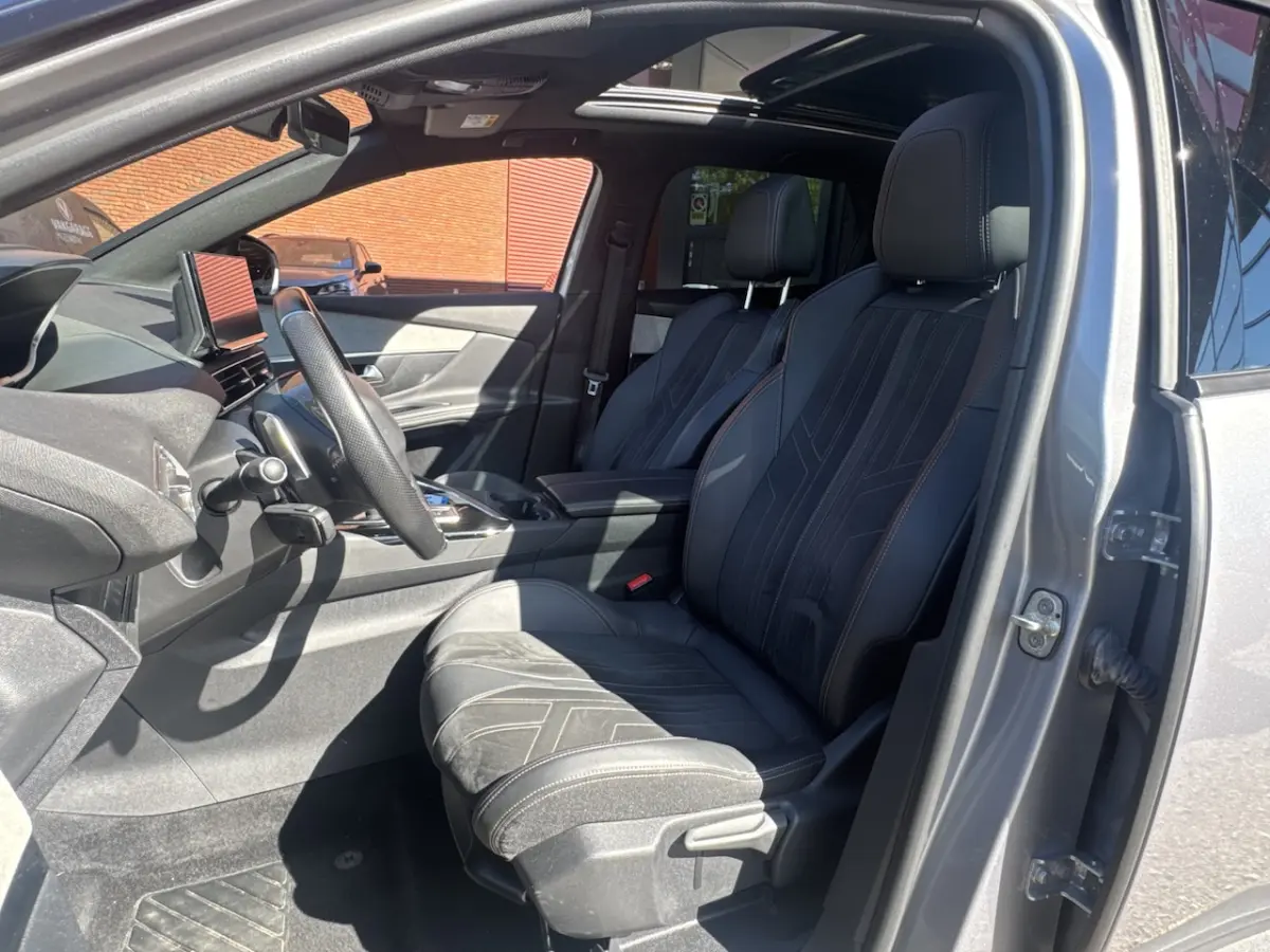 1.6 HYbrid 225 GT BLACK PACK // PANO/SCHUIFKANTELDAK // ADAPTIVE CRUISE // FULL LED // FOC