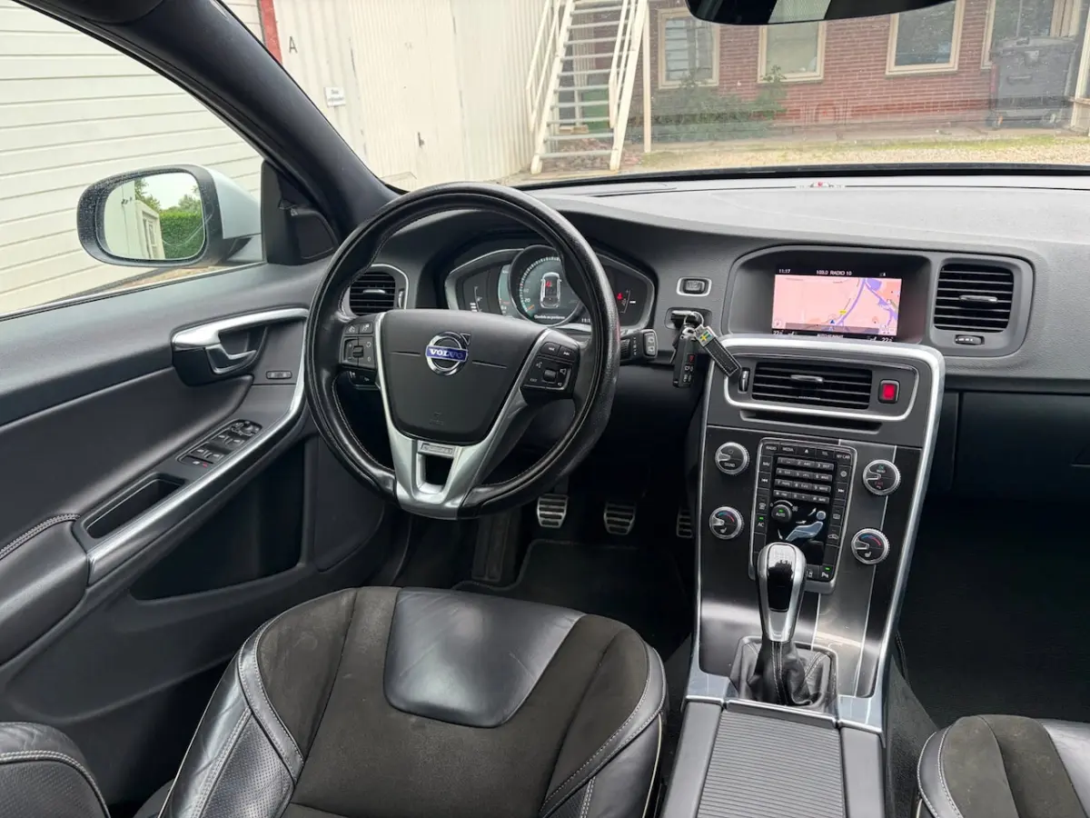 2.0 T3 R-Design Dealer OH. Veel opt. NAP. FULL