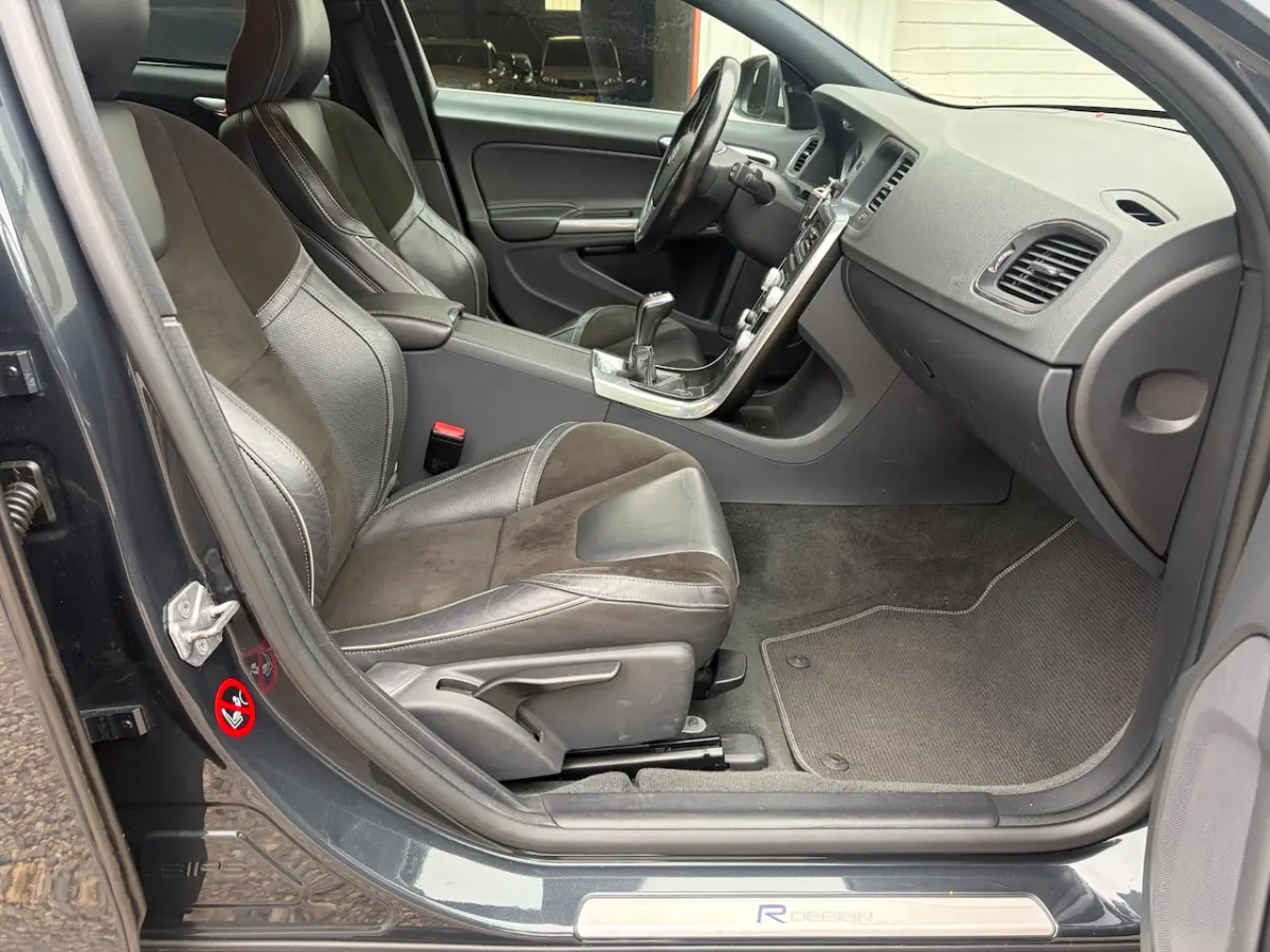 2.0 T3 R-Design Dealer OH. Veel opt. NAP. FULL