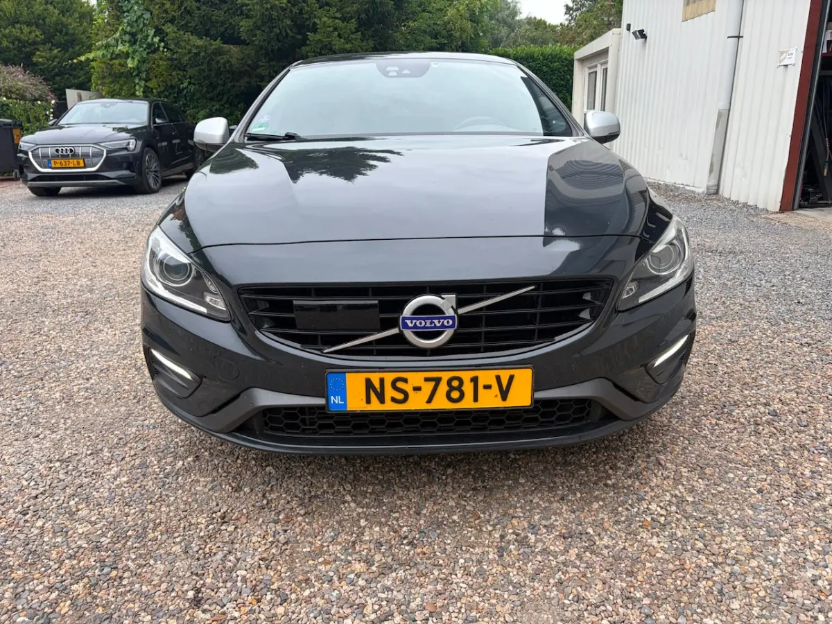 2.0 T3 R-Design Dealer OH. Veel opt. NAP. FULL