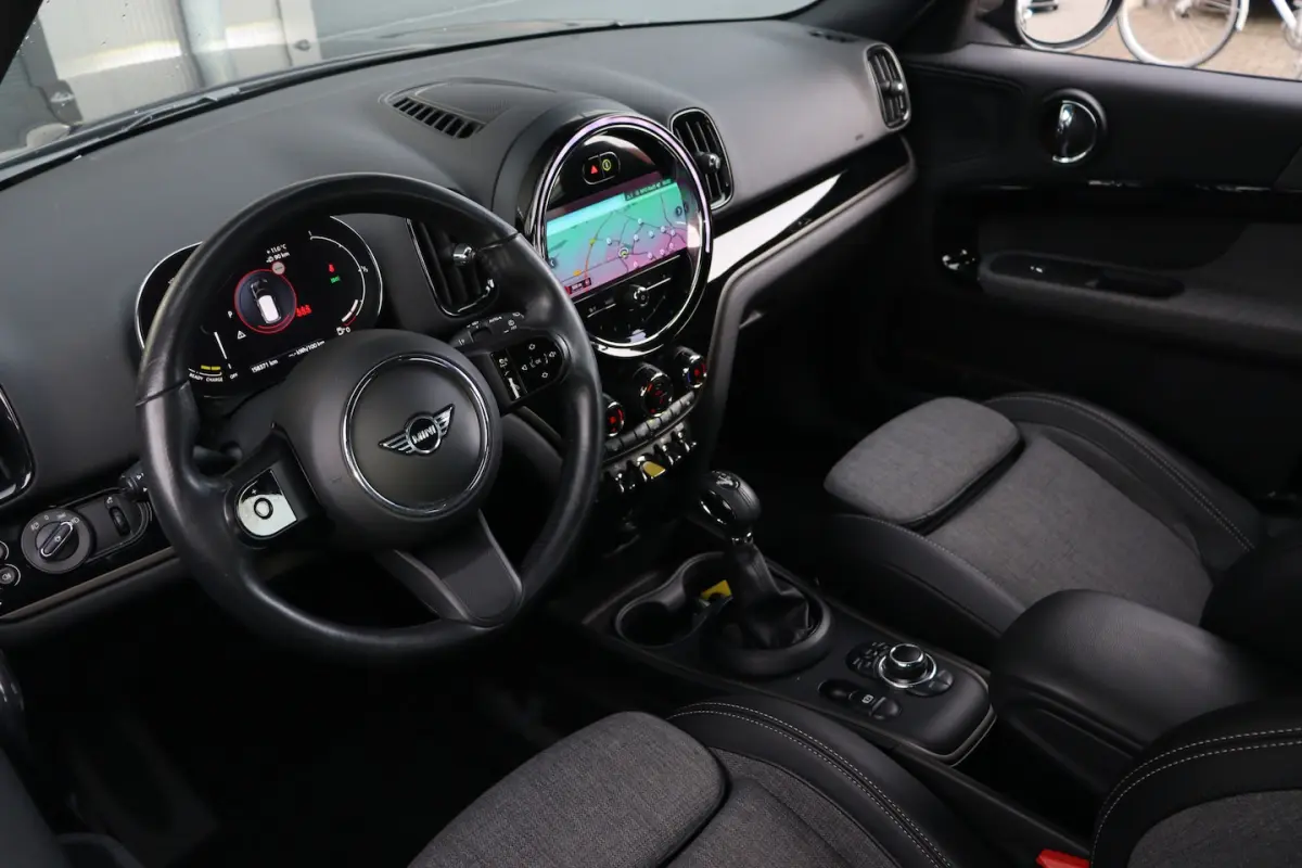 1.5 Cooper S E ALL4 Yours | Camera | LED | Carplay |