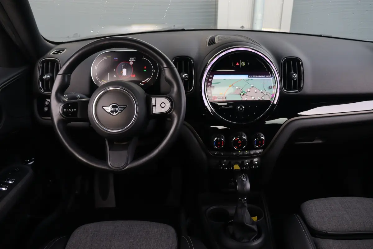 1.5 Cooper S E ALL4 Yours | Camera | LED | Carplay |
