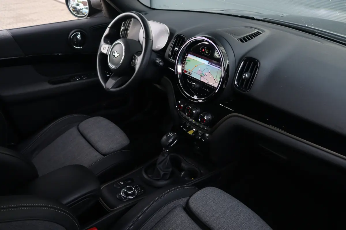 1.5 Cooper S E ALL4 Yours | Camera | LED | Carplay |