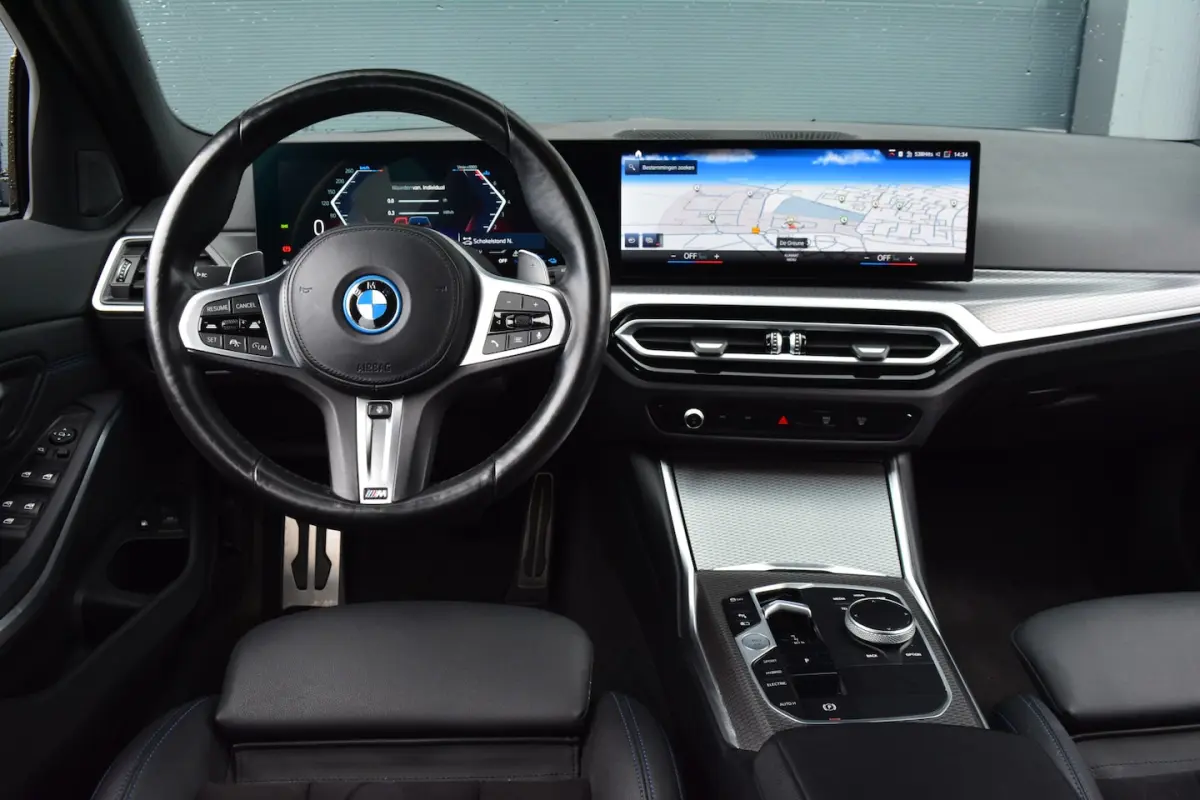 330e M Pakket | Laser Led | ACC | Camera |