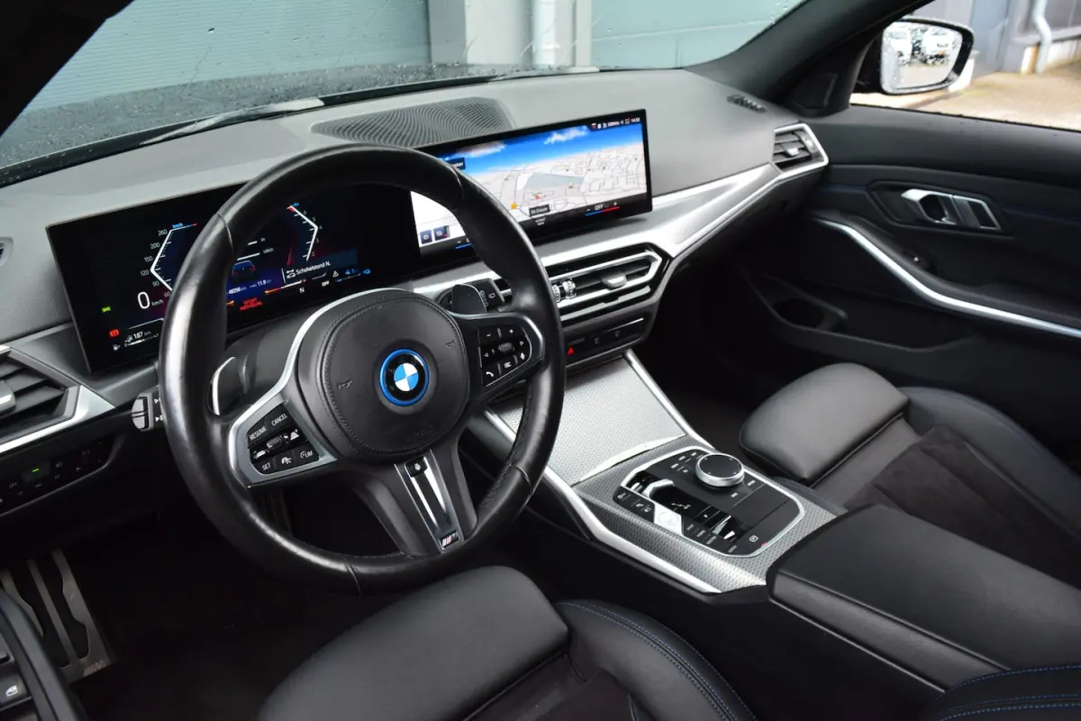 330e M Pakket | Laser Led | ACC | Camera |