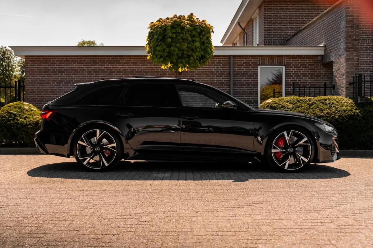 Avant 4.0 TFSI Quattro 600 PK Milltek Adaptive Pano B&O Softclose Keramisch Keyless 22''