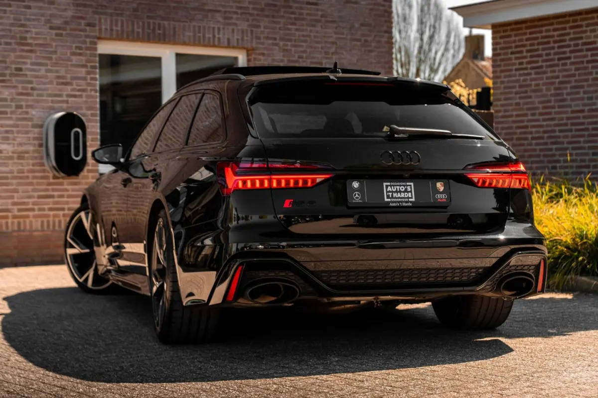 Avant 4.0 TFSI Quattro 600 PK Milltek Adaptive Pano B&O Softclose Keramisch Keyless 22''