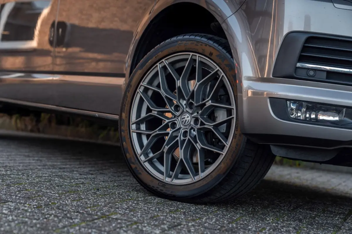 2.0 TDI L2H1 DC Highline 1e Eig Adaptive Cruise Trekhaak Leder LED 19''