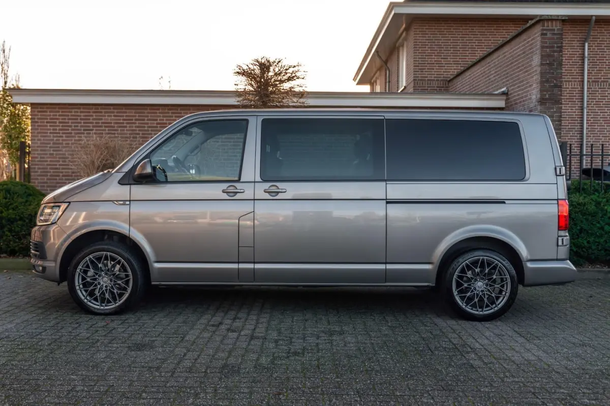 2.0 TDI L2H1 DC Highline 1e Eig Adaptive Cruise Trekhaak Leder LED 19''