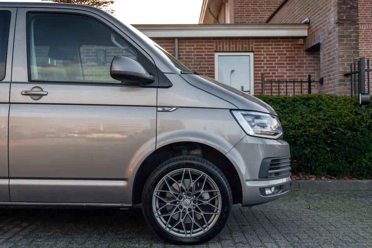 2.0 TDI L2H1 DC Highline 1e Eig Adaptive Cruise Trekhaak Leder LED 19''