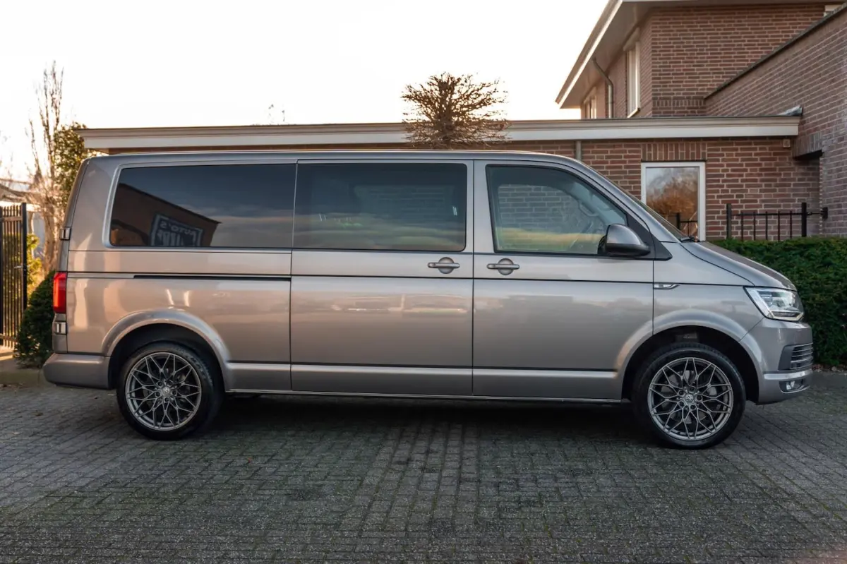 2.0 TDI L2H1 DC Highline 1e Eig Adaptive Cruise Trekhaak Leder LED 19''