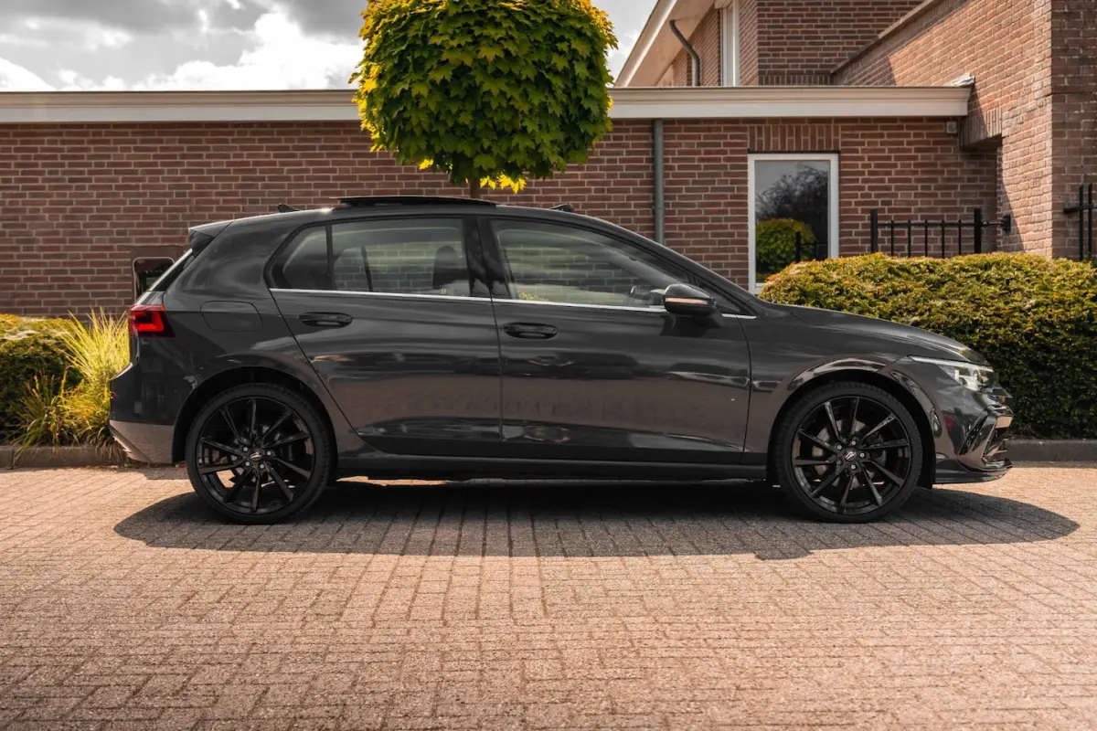 1.4 eHybrid 204 PK 1e Eig R-Line Pano Massage Adaptive 19''