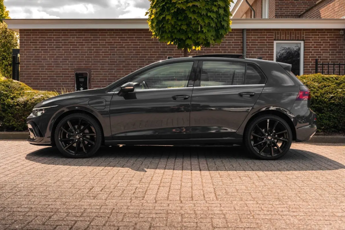 1.4 eHybrid 204 PK 1e Eig R-Line Pano Massage Adaptive 19''
