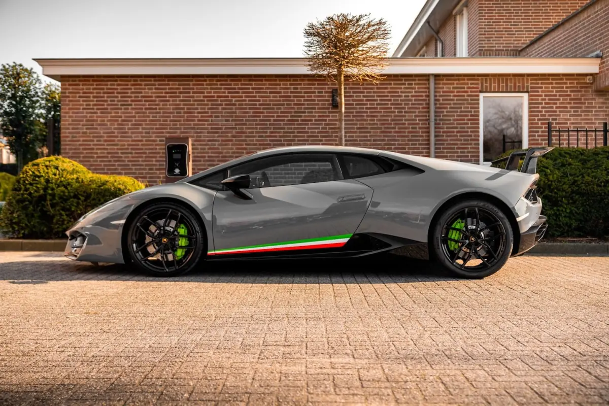 5.2 V10 LP580-2 | Lift | Dealer o.h | Carbon | Titanium Sportuitlaat