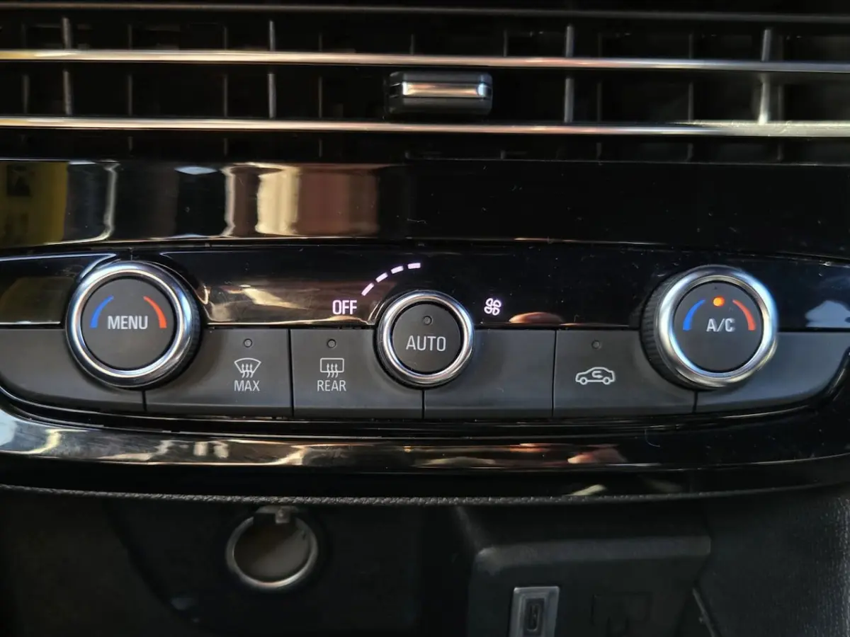 1.2 Turbo Edition Automaat | Camera + Sensoren | Apple car | Android car | Climate control
