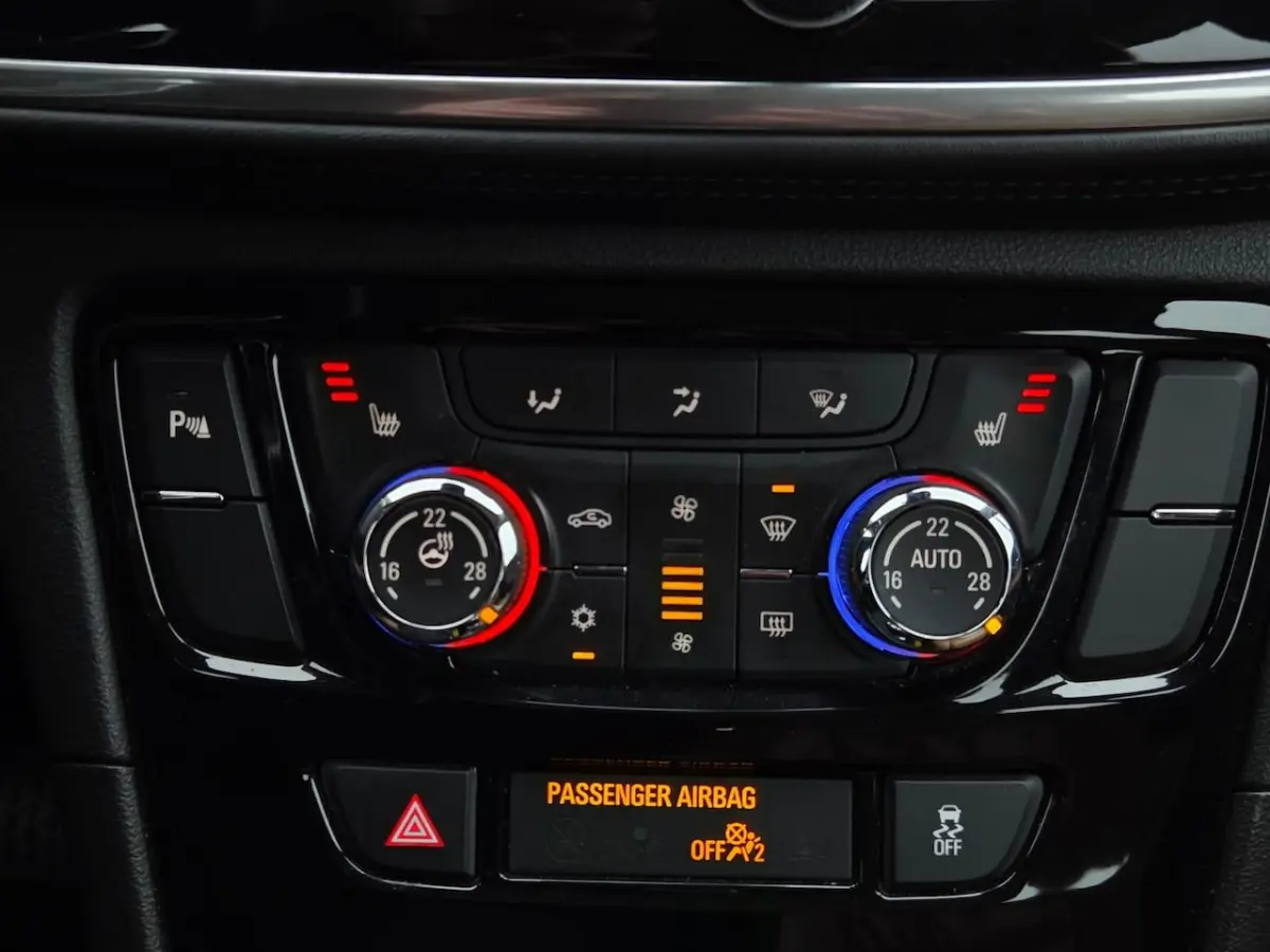 1.4 Turbo Innovation Automaat | Leder Beige Bekl |Navigatie | Camera + Sens | Stoelv + Stu