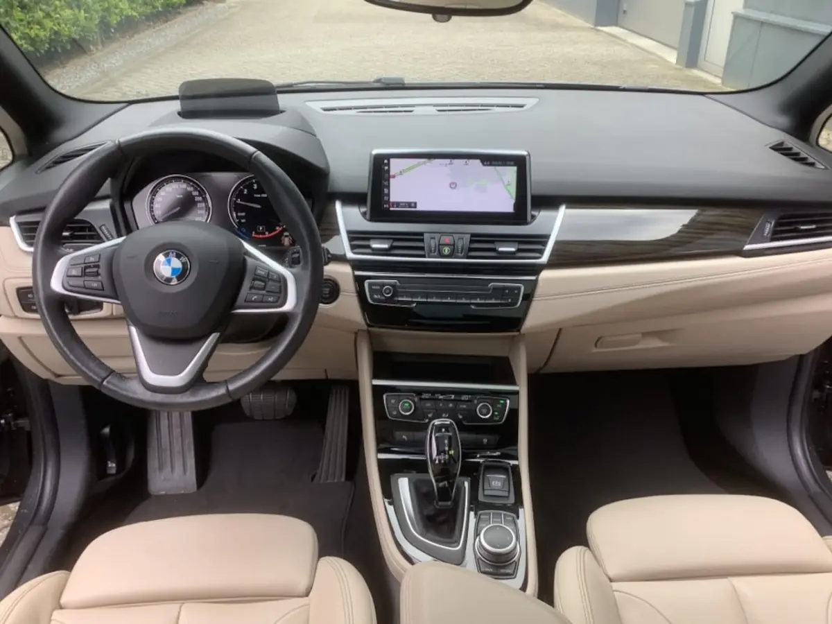 218i AUT. Business Edition Plus I panorama I leder
