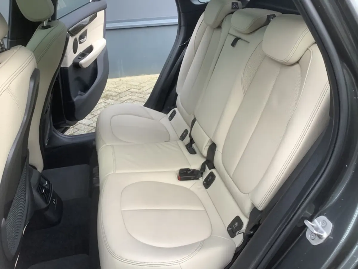218i AUT. Business Edition Plus I panorama I leder
