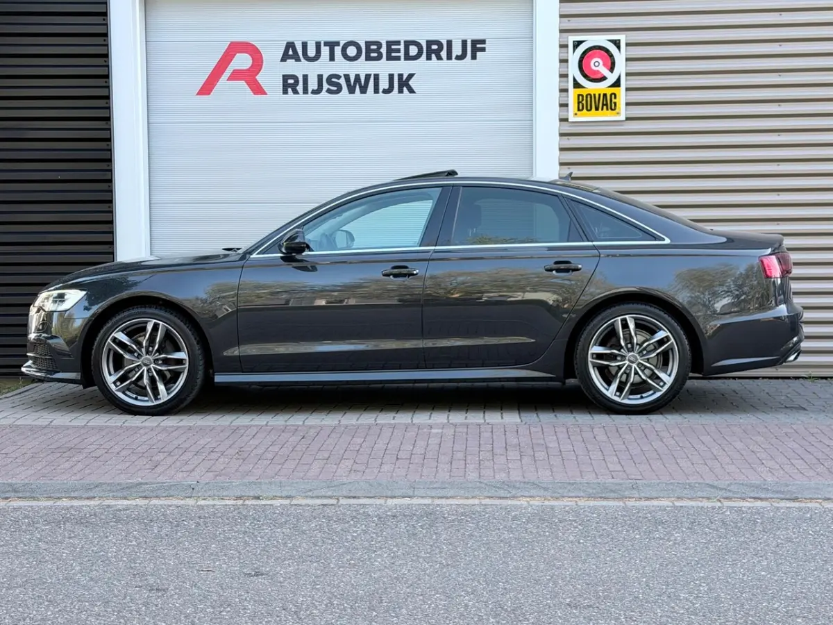 1.8 TFSI ultra Premium Edition Dak/BOSE/HuD