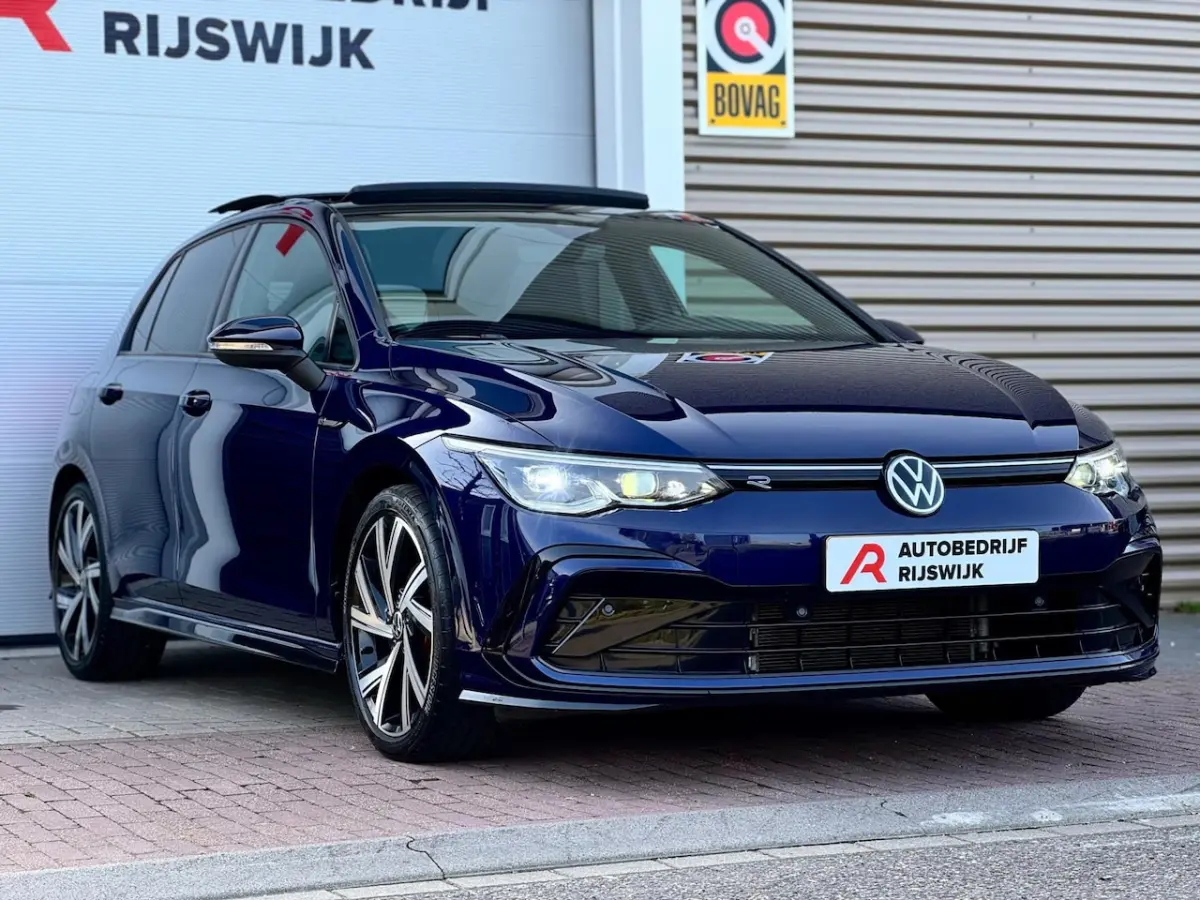 1.5 eTSI R-Line Pano/IQ.Light/Camera
