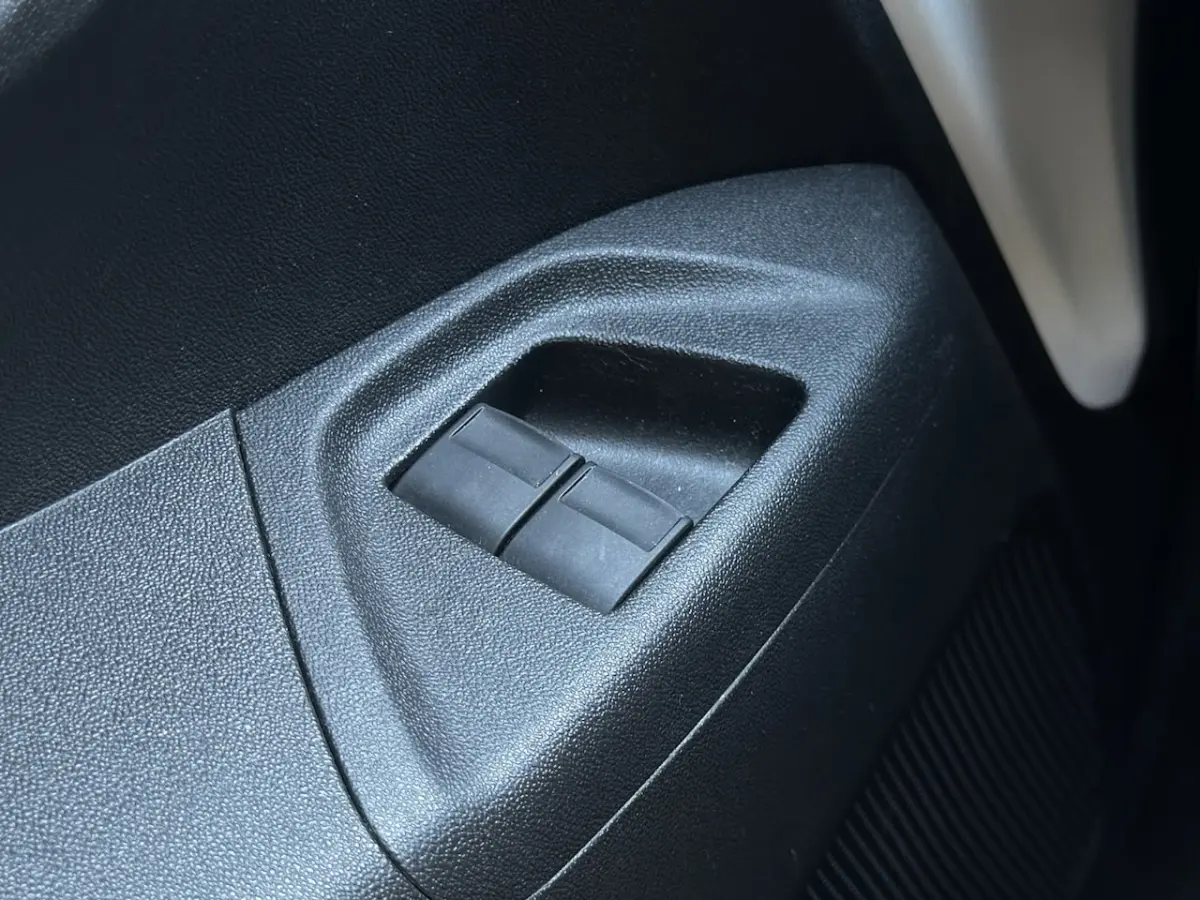 1.0 VTi Shine BTW, Camera, NAP, Carplay