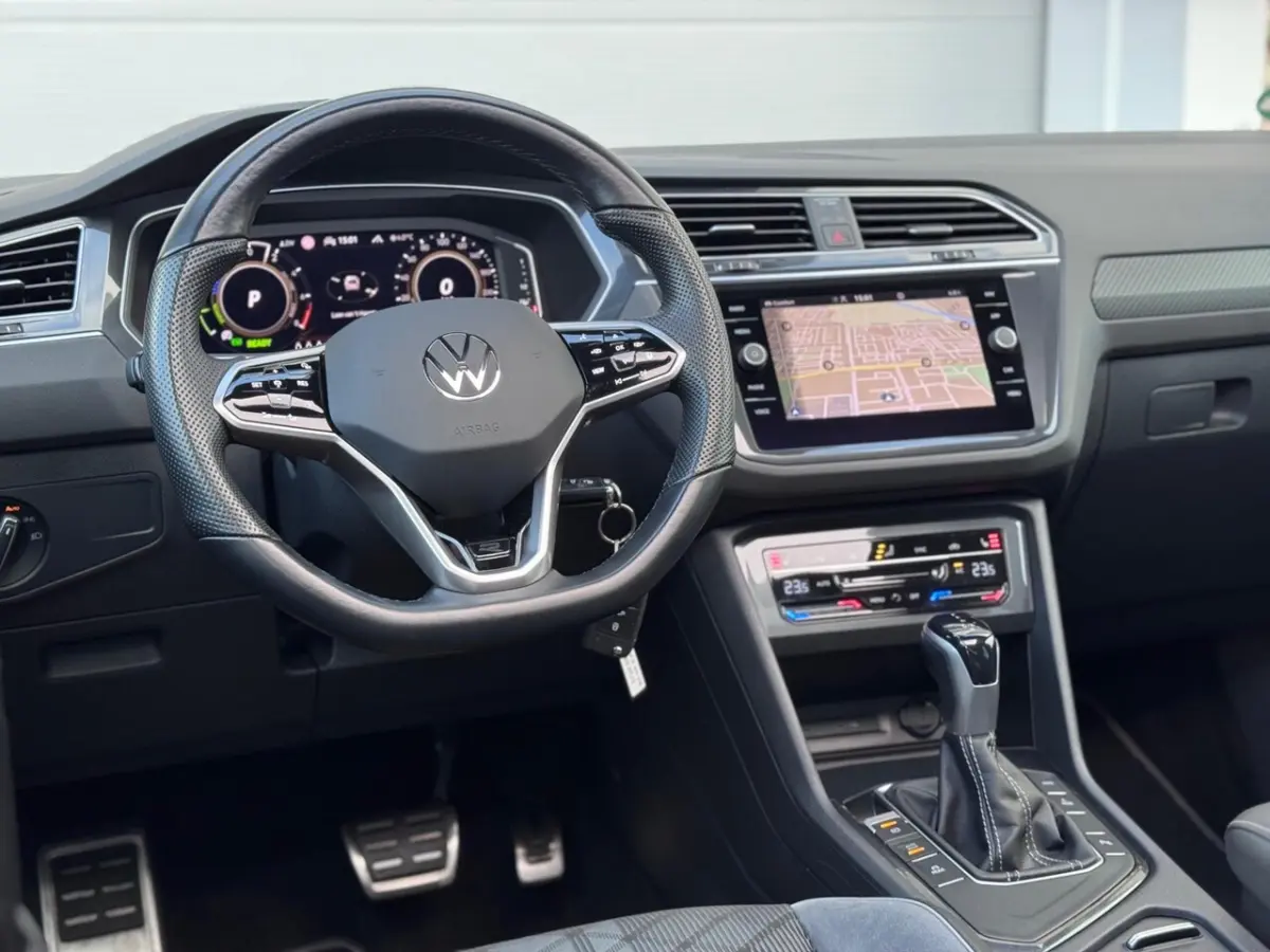 1.4 TSI eHybrid R-Line Pano/Camera/Virtual/AppleCar