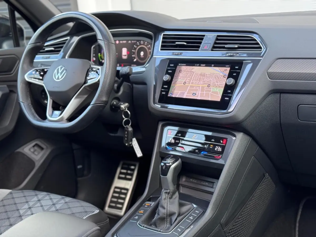 1.4 TSI eHybrid R-Line Pano/Camera/Virtual/AppleCar