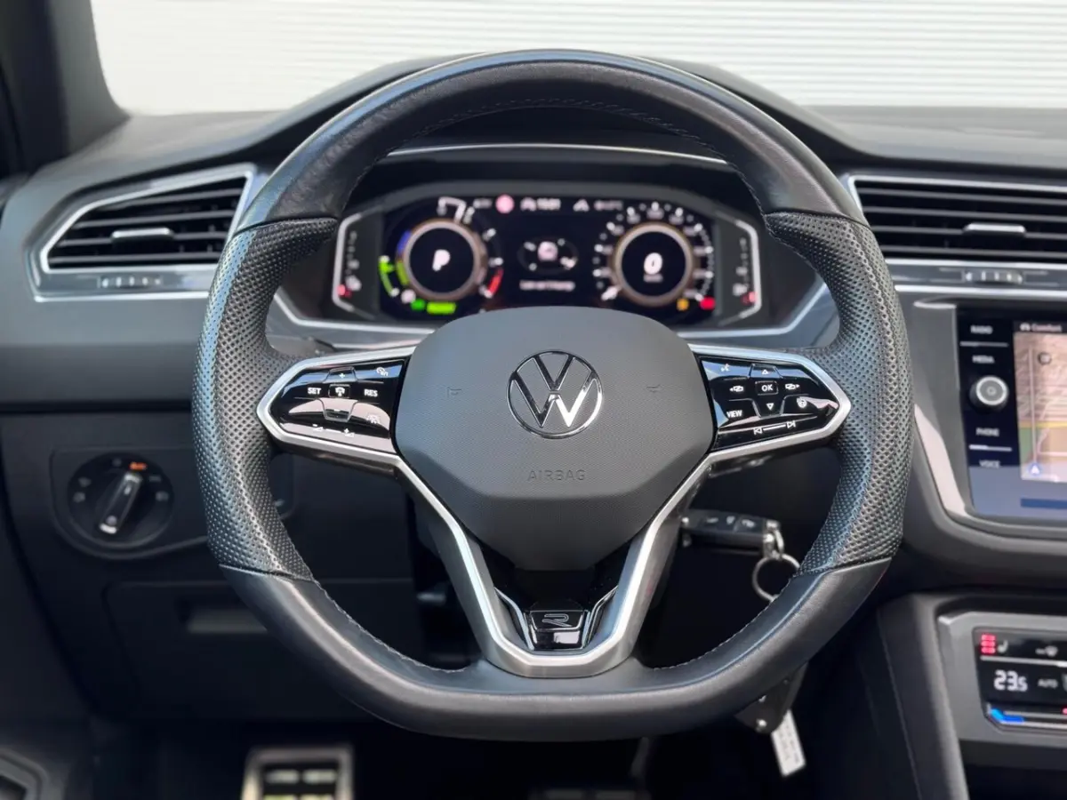 1.4 TSI eHybrid R-Line Pano/Camera/Virtual/AppleCar