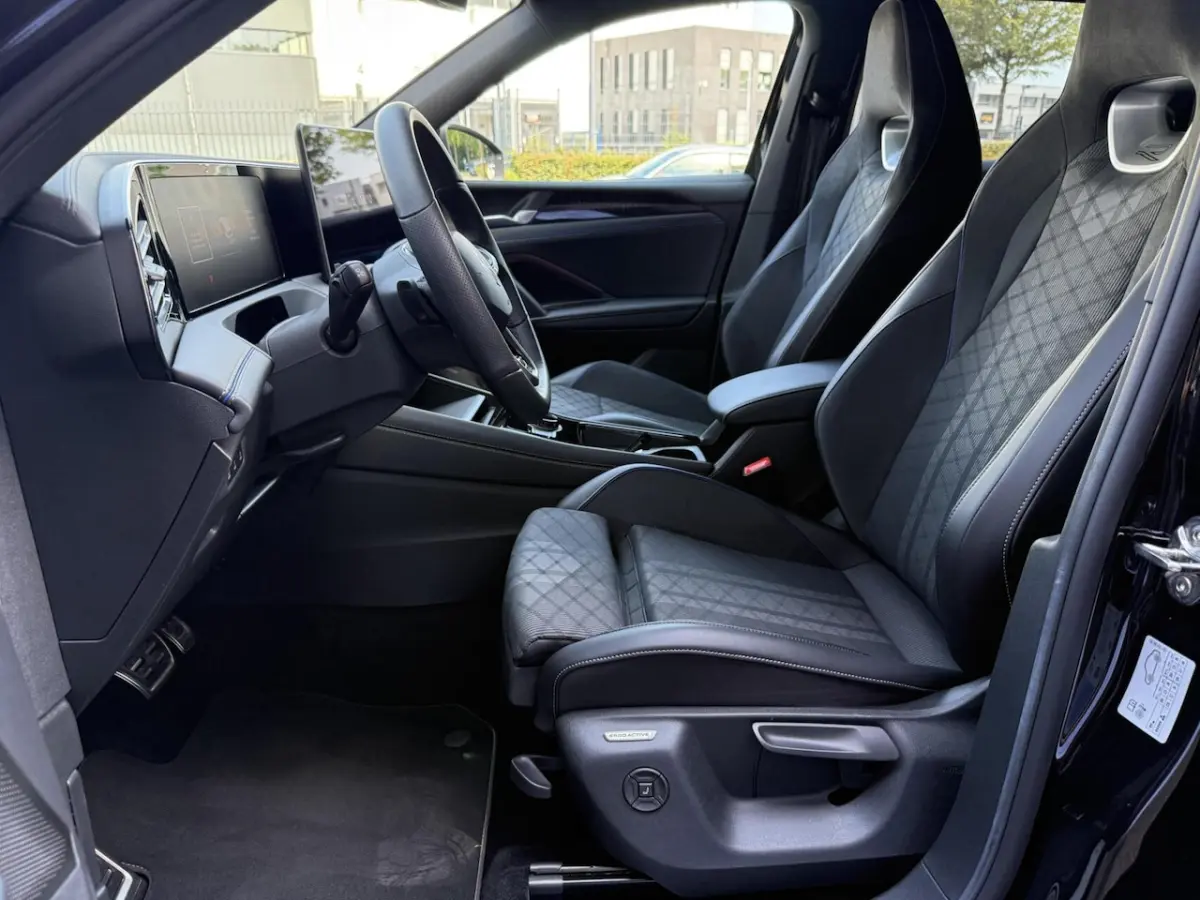 1.5 eHybrid R-Line Edition MASSAGE STOELEN PLUGIN
