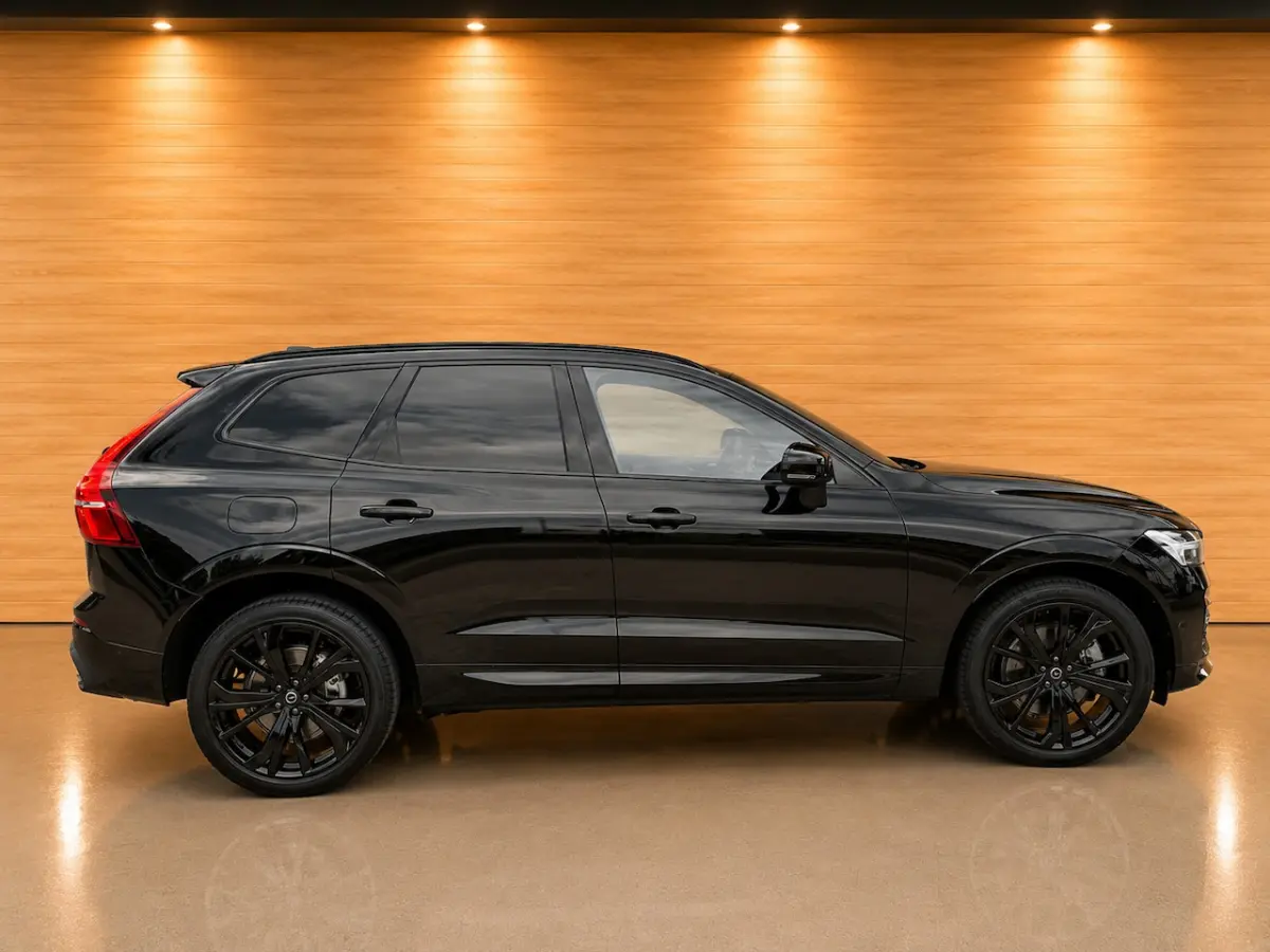2.0 T8 Plug-in hybrid AWD Plus Black Edition HARMAN / PANO