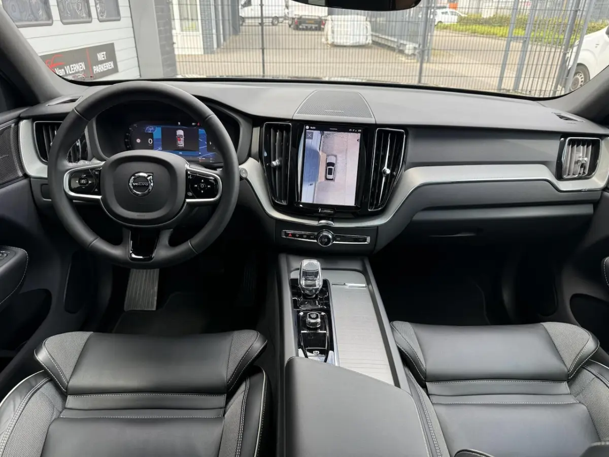 2.0 T8 Plug-in hybrid AWD Plus Black Edition HARMAN / PANO