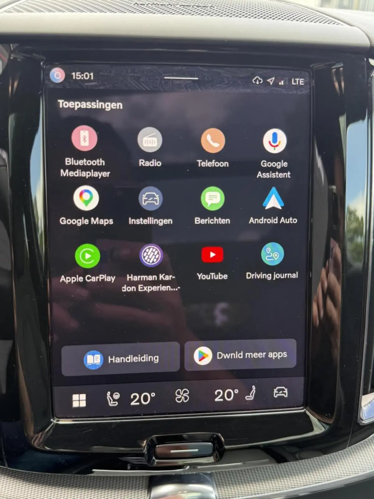 2.0 T8 Plug-in hybrid AWD Plus Black Edition HARMAN / PANO