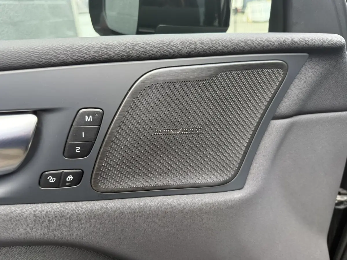 2.0 T8 Plug-in hybrid AWD Plus Black Edition HARMAN / PANO