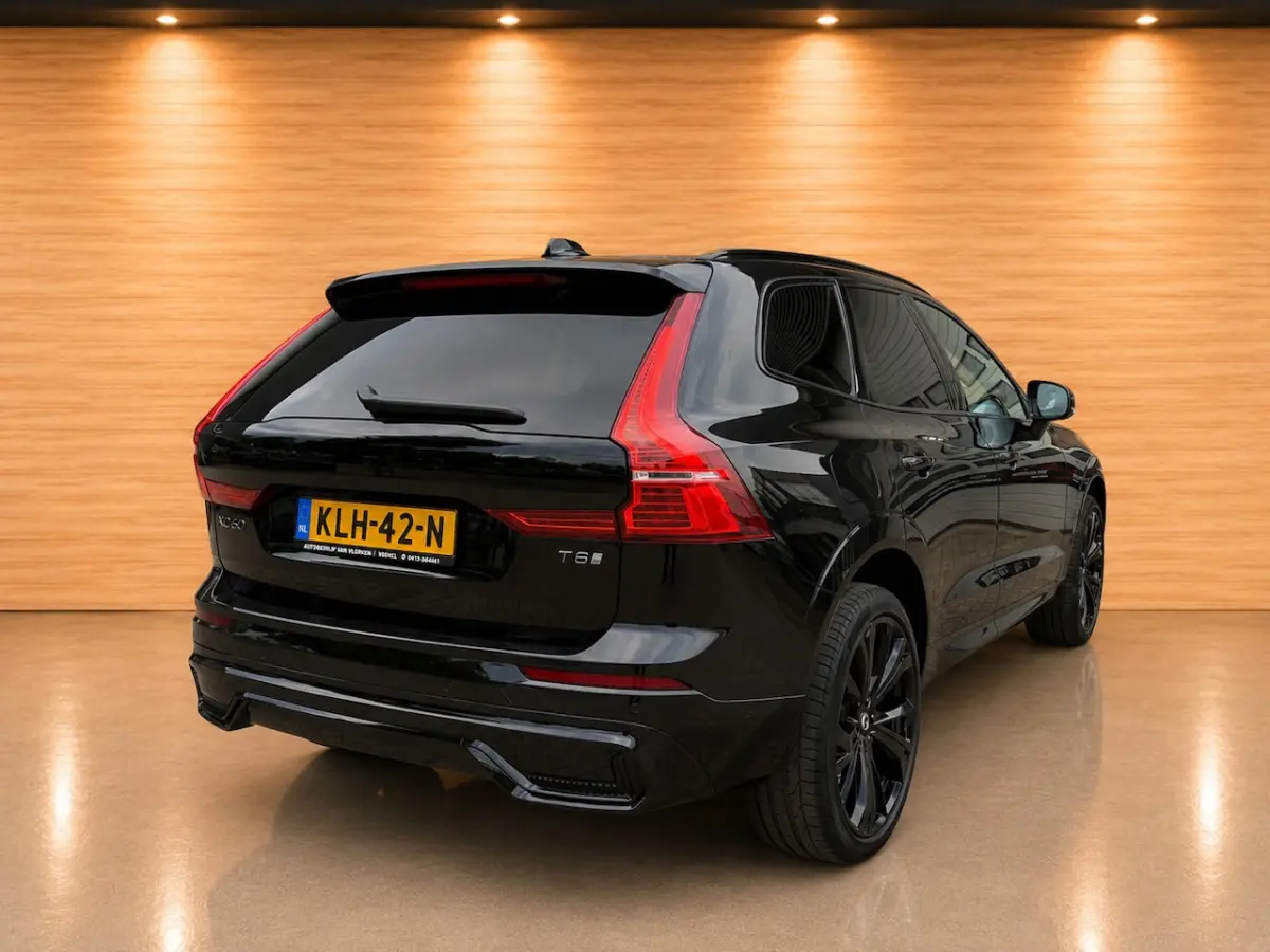 2.0 T8 Plug-in hybrid AWD Plus Black Edition HARMAN / PANO