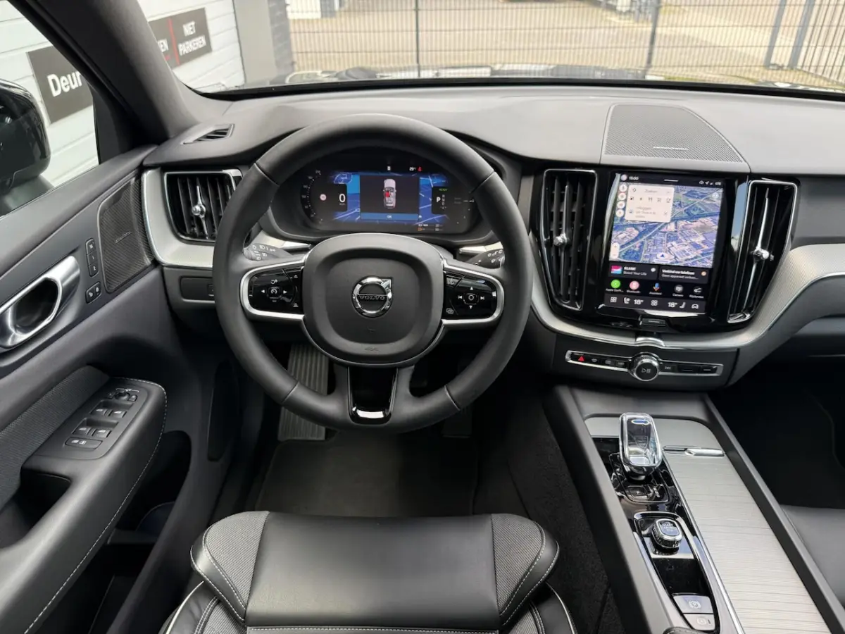 2.0 T8 Plug-in hybrid AWD Plus Black Edition HARMAN / PANO